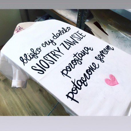 blisko czy daleko siostry + rysunek na plecach  - koszulka dwustronna