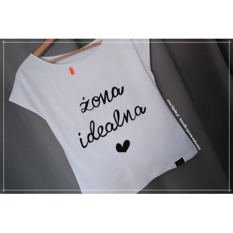 żona idealna CZARNE SERCE POD NAPISEM